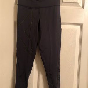 Grey 2XU cropped leggings